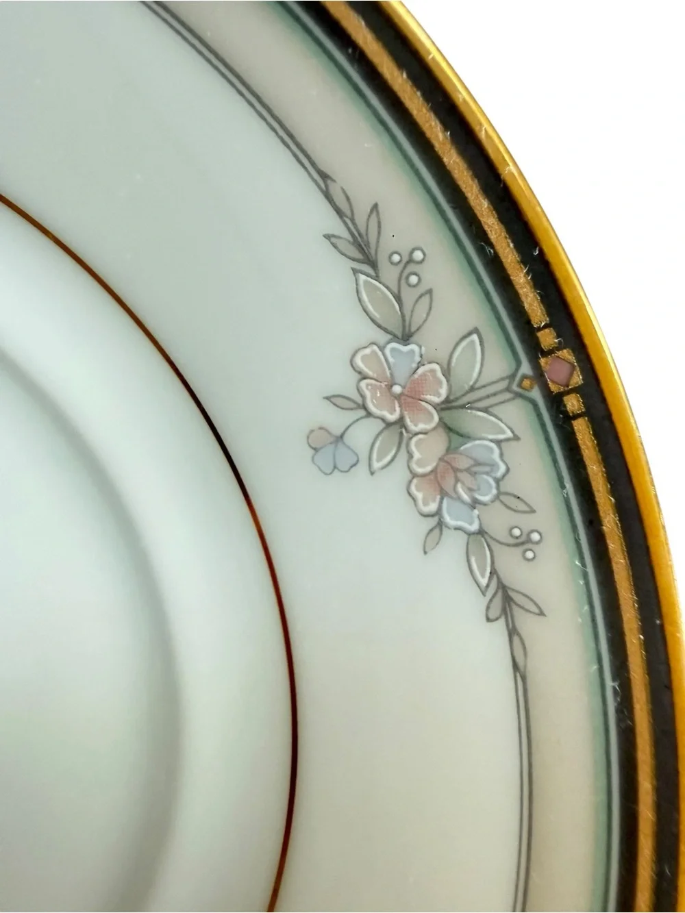 Noritake Blossom Mist Saucers Set of 6 White Floral Gold Trim Sri Lanka 3787